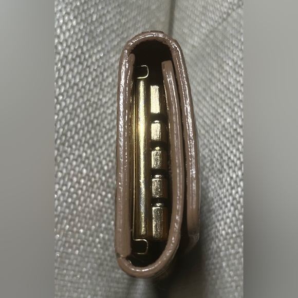 Louis Vuitton Monogram Vernis Multicles 4 ring key holder in beige / gold. - Picture 12 of 15